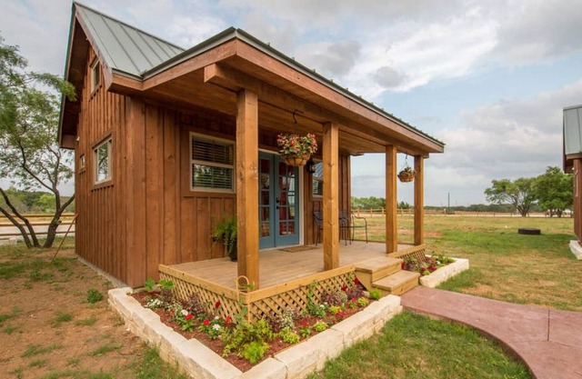 Deerfield Countryside Tiny Cabin #4 - 10 min to Silos at Magnolia