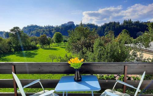 Deerwood Villa-Modern cozy 2br apartment with castle view