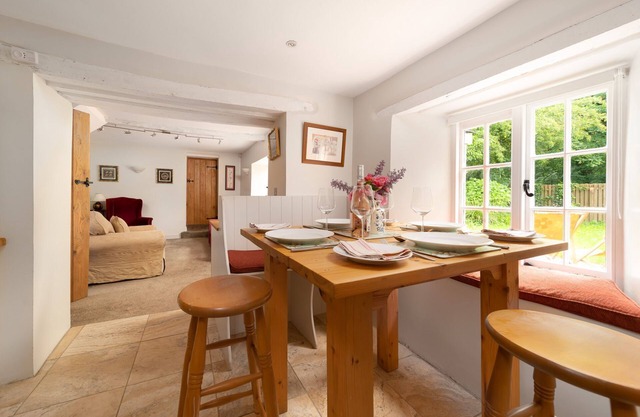 Delightful dog friendly two bedroom character countryside cottage