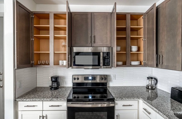 Delightful Downtown 1BR w/Deck & Gym, nr Congress Ave, by Blueground