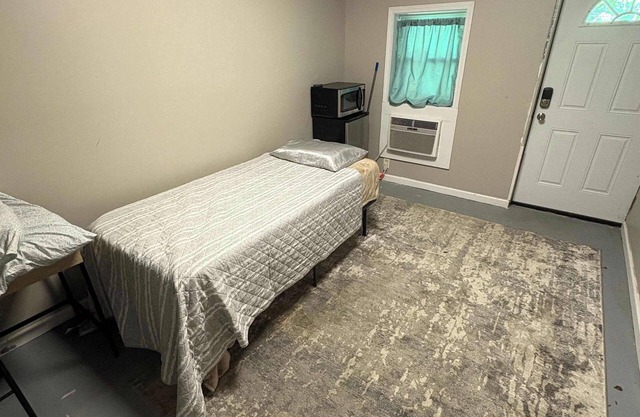 Delightful Guest Room Close to Hendersonville’s Downtown