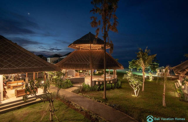 DeLuxe 1BR villa with pool and breathtaking ocean /ricefield view!
