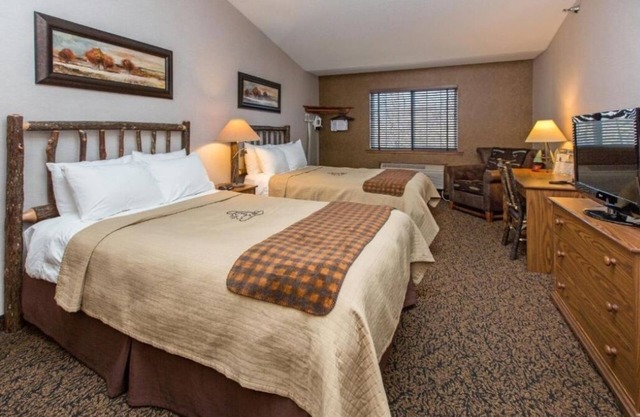 Deluxe 2 Queen, Complimentary Hot Breakfast, Stoney Creek Onalaska