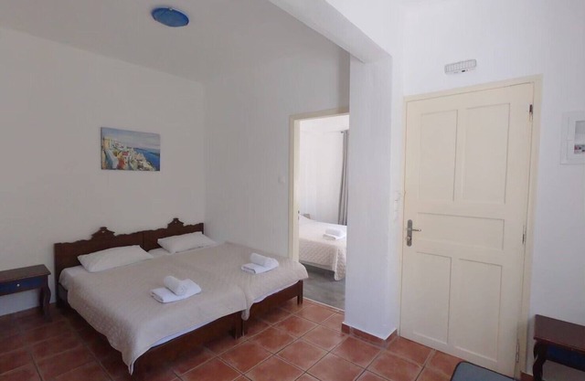 Deluxe 4-5 persons Studio 30 meters from Perissa Beach