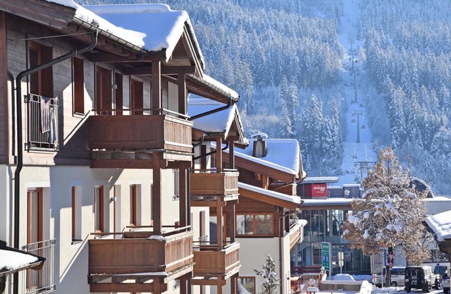 Deluxe apartment with spa next to the gondola