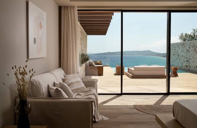Deluxe Panorama Suite with Private Infinity Pool and sea view