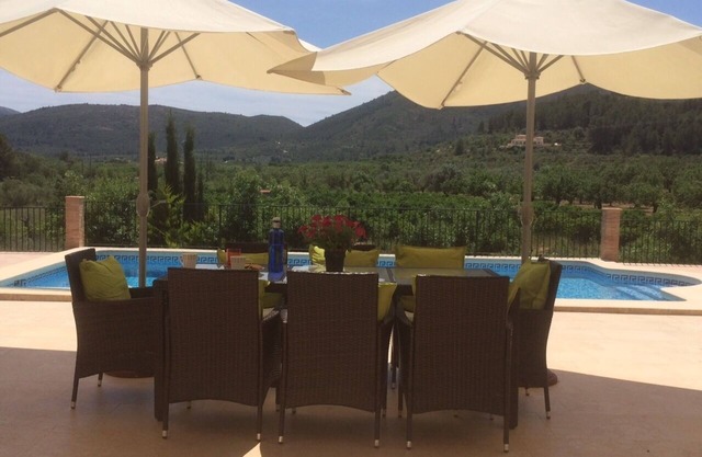 Deluxe, private villa with own large pool in the beautiful Jalon Valley