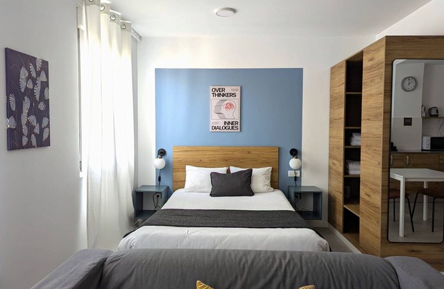 Deluxe Studio 5 minutes from the beach 2B