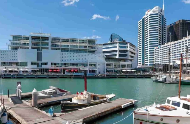 Deluxe Suite, 1 Bedroom, Balcony, Harbour View