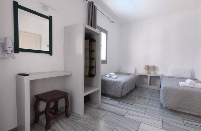 Deluxe Twin Room 30 meters from Perissa Beach