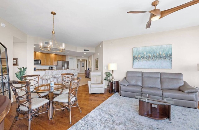 Deluxe Views Condo Cape Coral Dining & Activities!