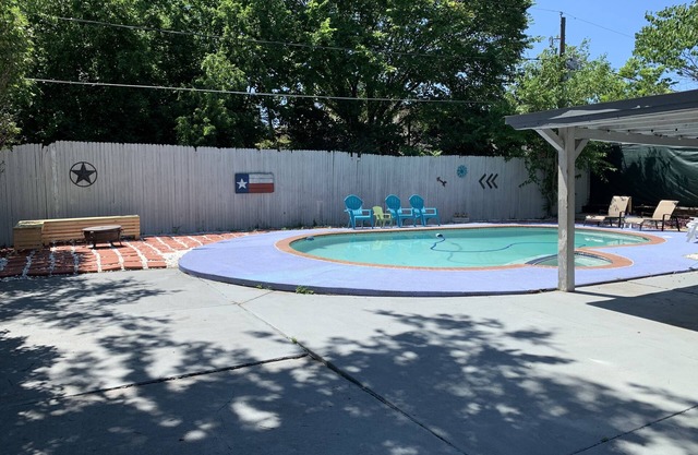 "DENMARK" * POOL *HOT TUB* FIRE-PIT * GAME ROOM *