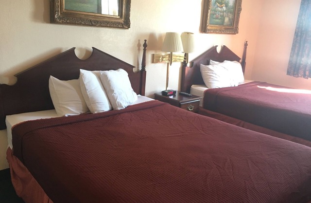 Derby Inn & Suites