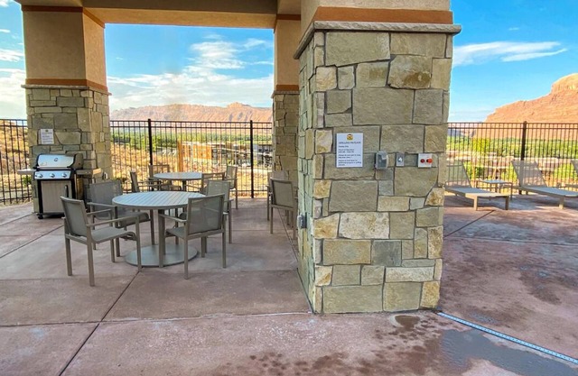 Desert Retreat – Your Base for Moab Exploration! In-Room Kitchen & Pet-Friendly
