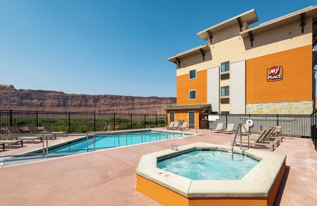 Desert Retreat – Your Base for Moab Exploration! In-Room Kitchen & Pet-Friendly