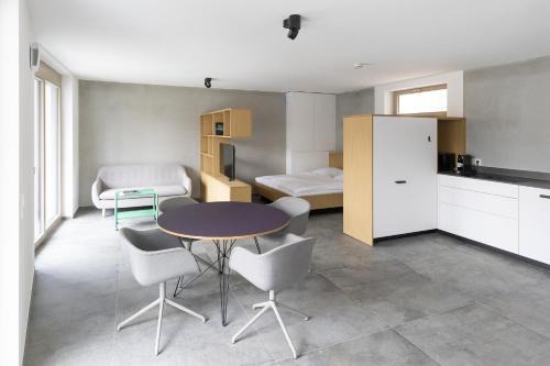 Design-Apartment 2025 mit Balkon und City View 250m zum Marktplatz KfW55
