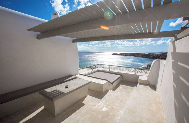 Design Suite A - Clear Sea View, Infinity Pool, Pool bar, Outdoor Gym