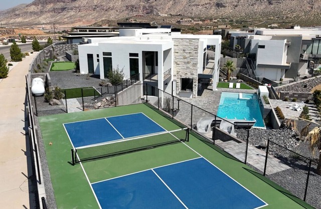 Designer Oasis ~ Golf ~ Pool ~Theater