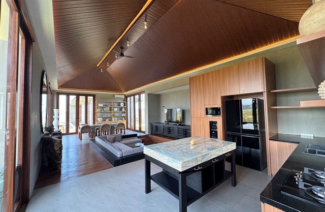 Designer villa near rice fields. Super quiet, stylish with pool and rooftop view