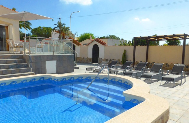 Detached 3 bed 2 Bath Villa With large Private swimming Pool, Air con , WIFI
