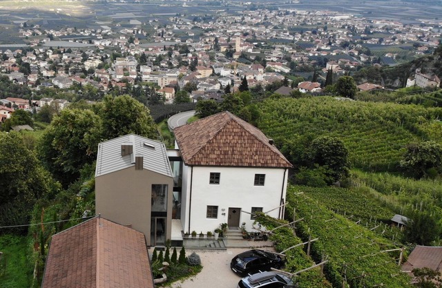 Detached apartment in a panoramic location with a view of the Burggrafenamt.
