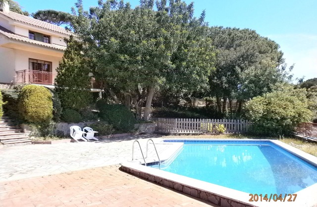 Detached family house, private garage and sea views