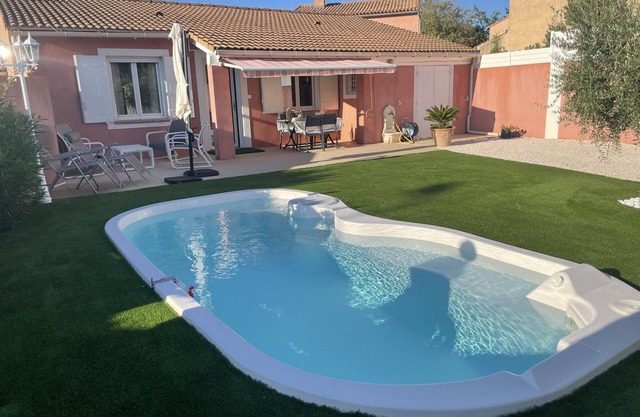 Detached house with heated pool
