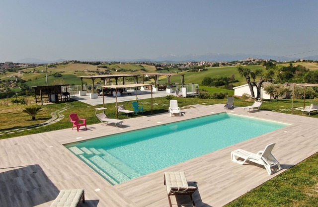 Detached house with private pool, privacy and relaxation 10 minutes from the sea