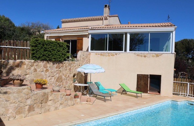 Detached villa, dominant, 4 bedrooms, 3 stars