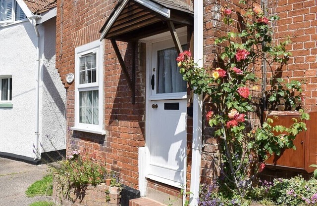 Devonshire cottage nestled in a pretty fishing village