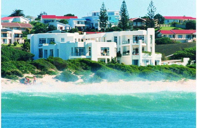 Diaz 15 House on the Bay