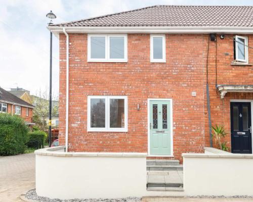 Dings House With FREE Parking In Super Central South West City Location By STAE-Homes
