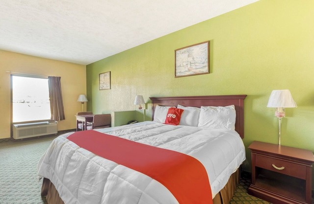 Dining, Fuel, and Comfort All Near This Clean Budget Room in Grenada