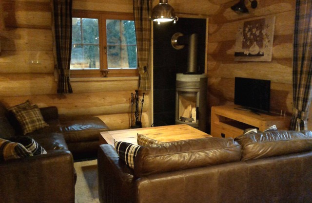 Directly on the piste/hiking trail, sauna & hot tub, mountain view