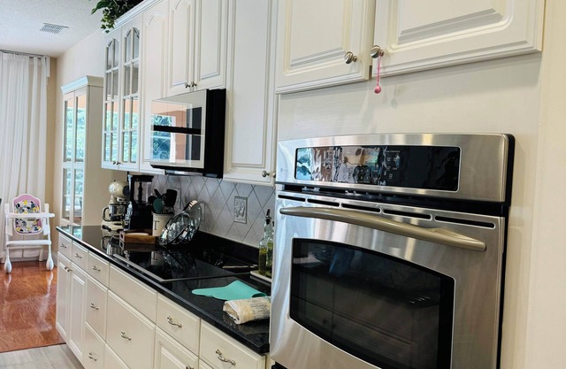 Disney/Universal/SeaWorld House with FREE WIFI, Private Pool, Gated Community