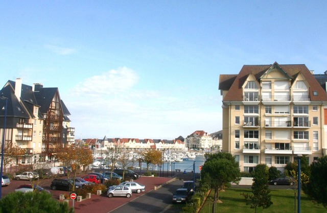 Dives-sur-Mer, 3-room duplex, terrace, pets allowed