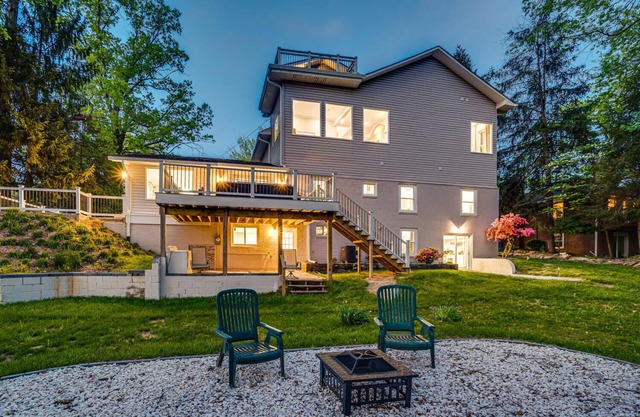 DMV Unique Lakeside Luxury Retreat