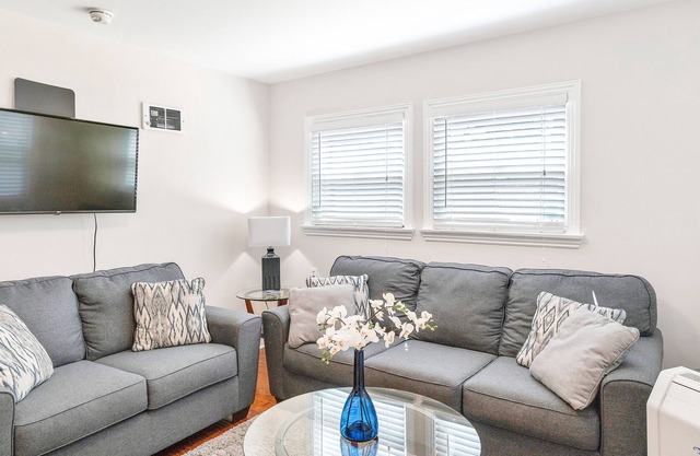 Dog-friendly home with full kitchen & furnished patio - near downtown