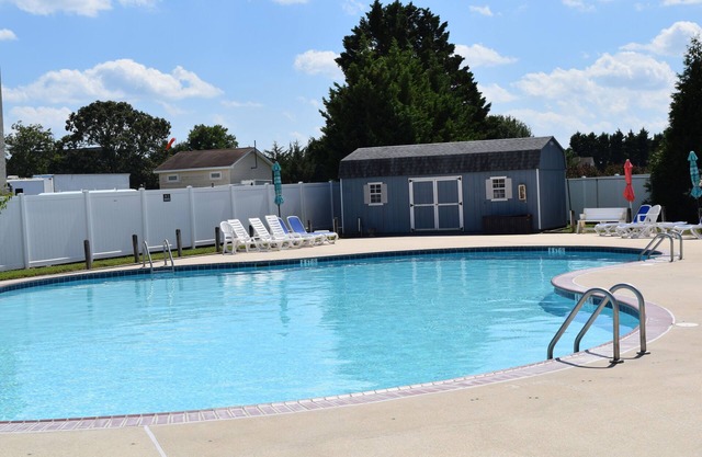 Dog Friendly Quaint Beach Home w/Pool, Tennis, and a quick drive to Bethany Beach
