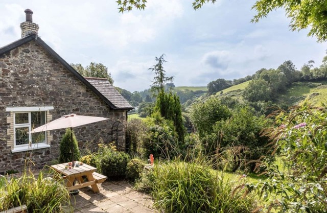 Dog friendly rural retreat with countryside views