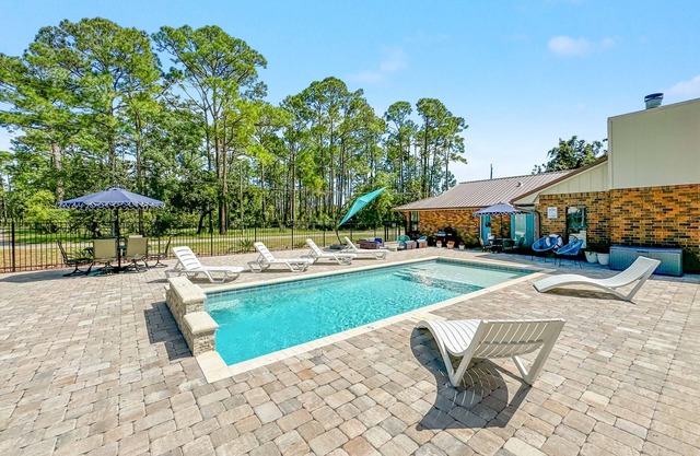 Dog Friendly | Saltwater Pool | Fire Pit | Beach Getaways