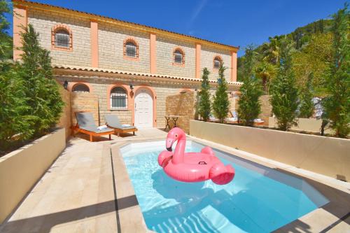 Doliva Studio Chris private pool