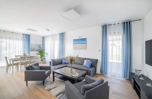 Dom Marina - luxury oasis on the Baltic Sea, for 2-10 people, close to the beach, EV & pets