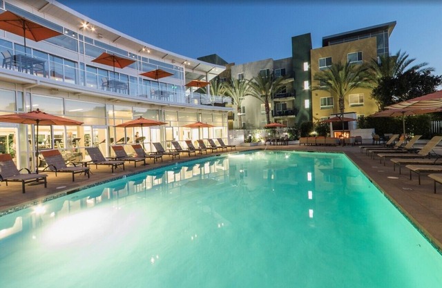 Domain San Diego: Chic 1BR Apartment in Sunny Kearny Mesa