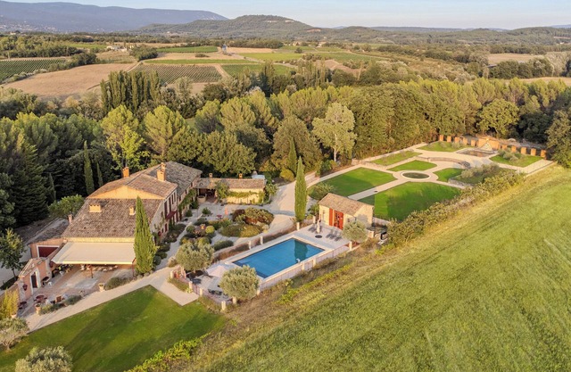 Domaine de La Barette on 18ha Roussillon - Luberon - Provence - near Gordes