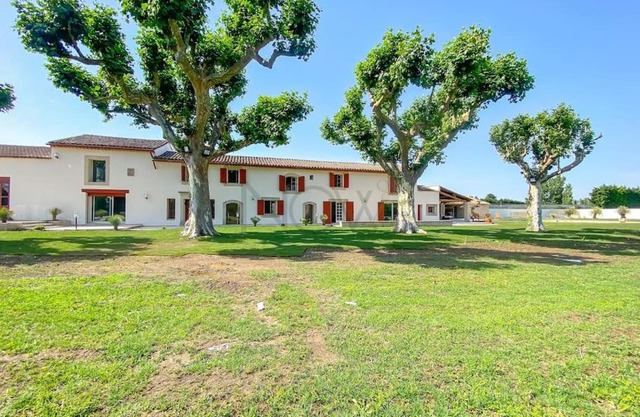 Domaine de la Toumanque- Mas provençal rénové- 4 chambres - 14 couchages