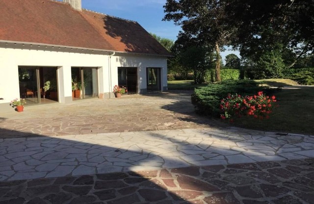 Domaine Les Pommereaux between Ville and Cravaches