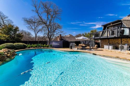 Dome Manor 2 Game Rooms, Hot Tub & Pool!