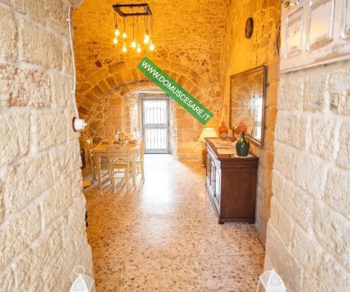 DOMUS CESARE - dimora storica totalmente in pietra nel cuore del centro storico con cabina doccia pietra in camera e zona relax esterna-historic residence entirely made of stone in the heart of the historic center with stone shower cabin in the room