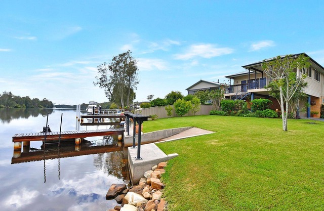 Dora Creek absolute waterfront